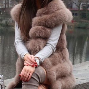 Fox fur sleeveless vest